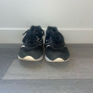 New Balance men’s 580 suede & leather all black